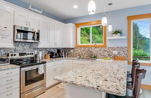 Kingston House | Moon Cabin