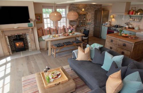 Tenterden House | Moon Cottage