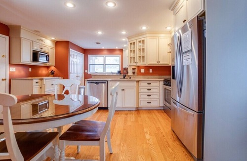 Town of Torrey House | Moon Dance: 4 bedroom private lake home on Seneca Lake