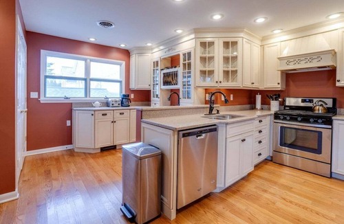 Town of Torrey House | Moon Dance: 4 bedroom private lake home on Seneca Lake