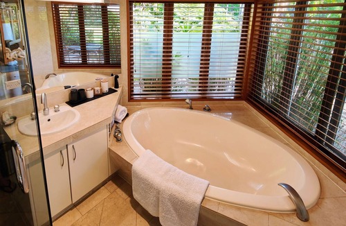 Kerikeri Cabin | Moon Gate Villa