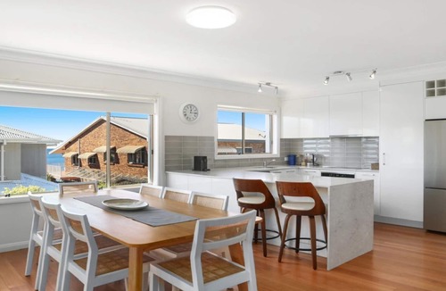 Terrigal Apartment | MOON GLOW| Views, Short walk to beach | Accom Holidays