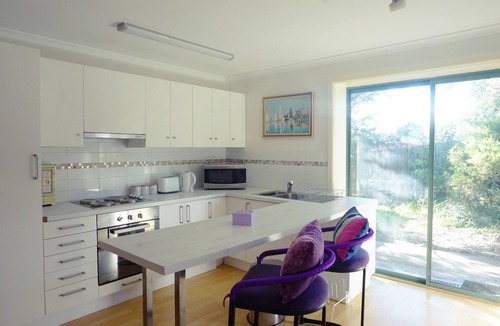 Diamond Creek Apartment | Moon House