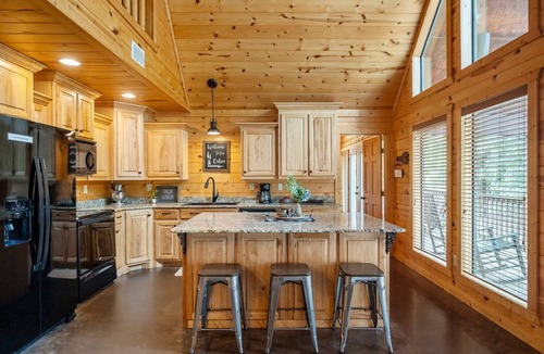Hochatown Cabin | Moon Over Paradise: 3 BR + Loft Game Room, 3 Bath, Sleeps 12