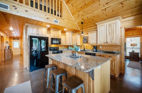 Hochatown Cabin | Moon Over Paradise: 3 BR + Loft Game Room, 3 Bath, Sleeps 12