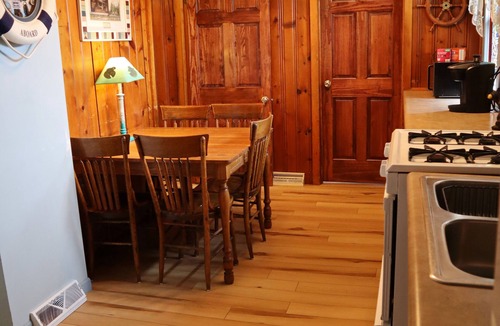 Bellevue Cabin | Moon River Cabins