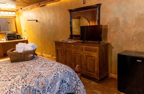 Satin House | Moon River Ranch - Farm House Lodge Rooms