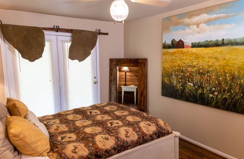 Satin House | Moon River Ranch - Gate House