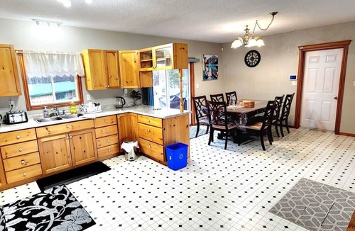 Bobcaygeon Cottage | Moon River Retreat-4 Seasons Riverside Gateway