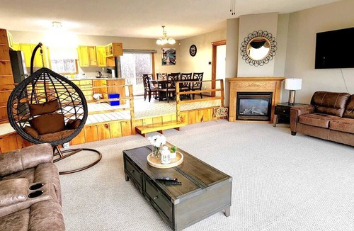 Bobcaygeon Cottage | Moon River Retreat-4 Seasons Riverside Gateway