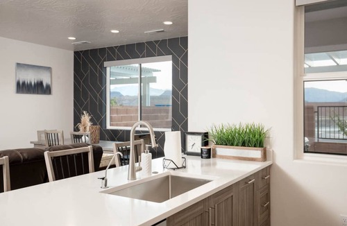 Santa Clara House | Moon Sage Retreat Private Hot Tub!