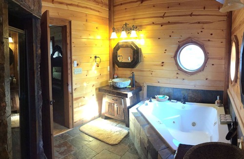 Bee Branch Cabin | Moon Shadow Lodge on Greers Ferry LakenOzark Mountain Paradise in Arkansas