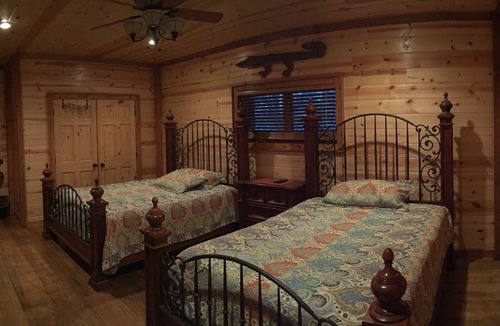 Bee Branch Cabin | Moon Shadow Lodge on Greers Ferry LakenOzark Mountain Paradise in Arkansas