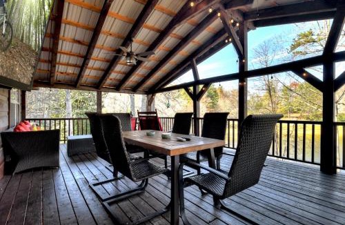 Blairsville Villa | Moon Tower Cabin - Beautiful Water Views Firepit More