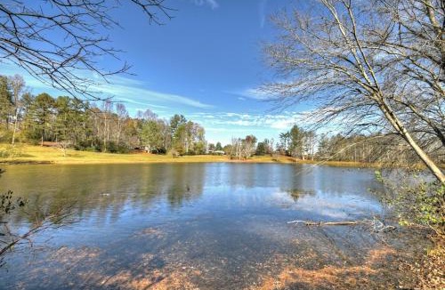 Blairsville Villa | Moon Tower Cabin - Beautiful Water Views Firepit More