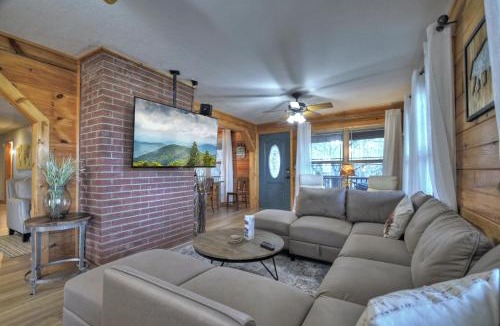 Blairsville Villa | Moon Tower Cabin - Beautiful Water Views Firepit More