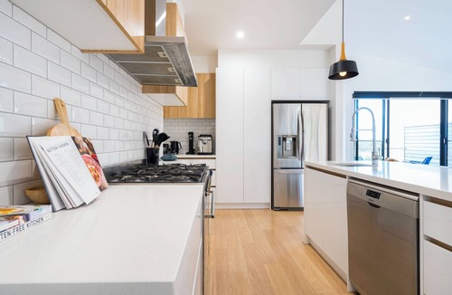 Fingal House | Moonah Retreat - 4pm check out Sundays*