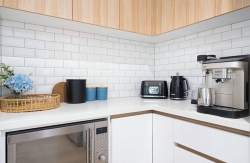 Fingal House | Moonah Retreat - 4pm check out Sundays*