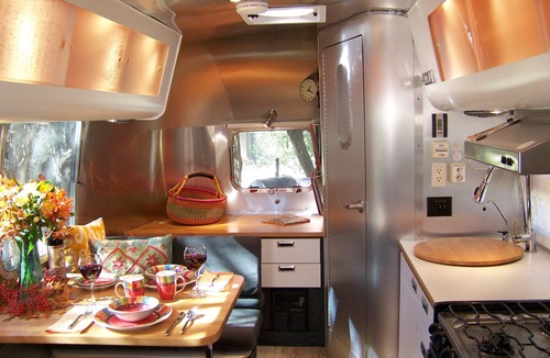 Leander House | "Moonbeam " the Airstream on Round Mountain Ranch