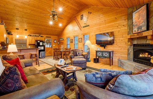 Gatlinburg Cabin | Moonbeams & Star Dreams. A Spectacular Mountain View