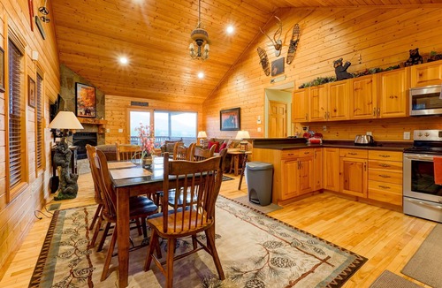 Gatlinburg Cabin | Moonbeams & Star Dreams. A Spectacular Mountain View