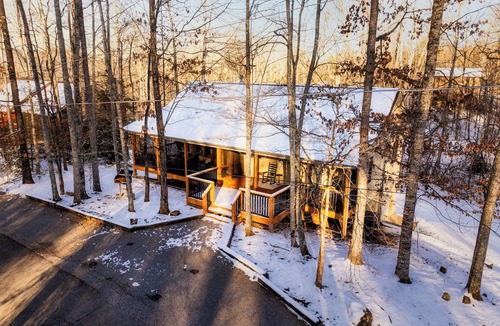 Wears Valley Cabin | Moondance Cabin by Lightfoot Stays