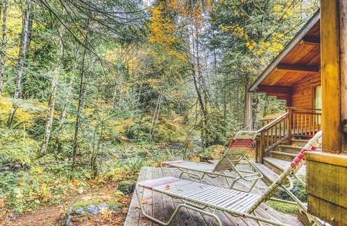 Rhododendron Cabin | Moondance Cabin