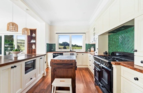 Meroo Meadow House | 'Moondance' - Luxurious Hillside Retreat