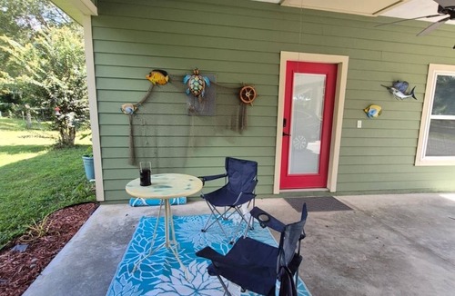 Alachua Cottage | Moondrift Guesthouse - Secluded and Relaxing