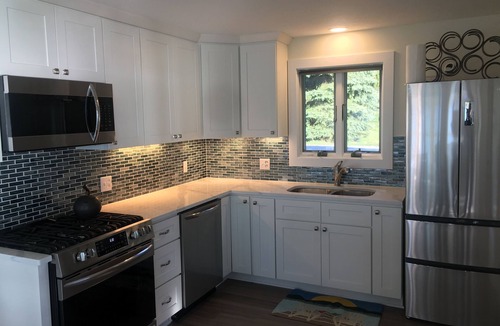 Suttons Bay Cottage | Moonglade Cottage 2 Bed/1BTH - waterfront and in the heart of wine country!