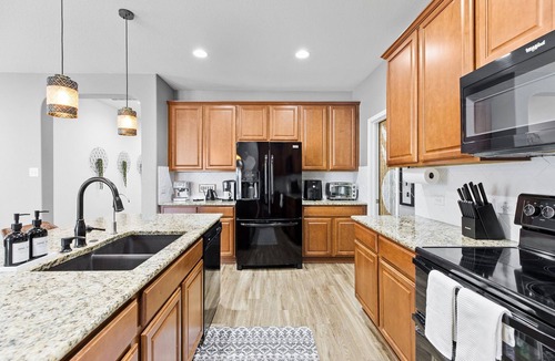 Hutto House | MoonHaven Elegant Extended-Stay 4BR-Stylish-Pristine-POOL-Round Rock!