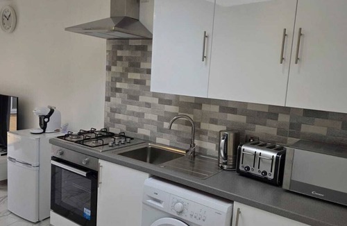 Cradley Apartment | Moonlight Ensuite