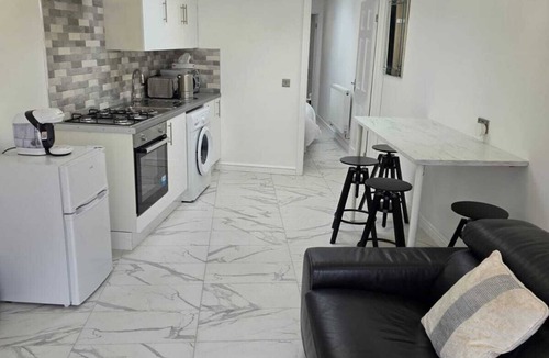 Cradley Apartment | Moonlight Ensuite