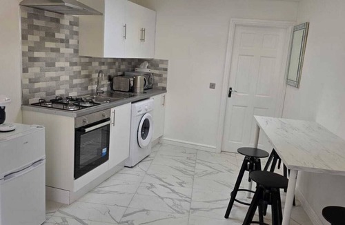 Cradley Apartment | Moonlight Ensuite