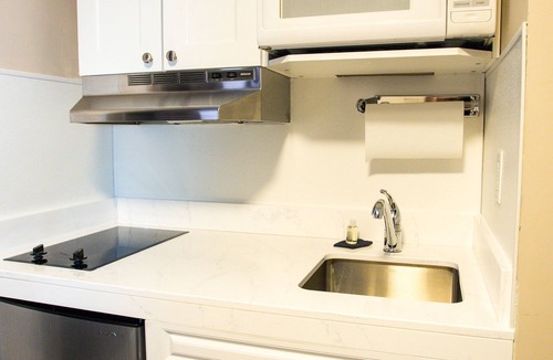 Sudbury Hotel | Moonlight Inn and Suites