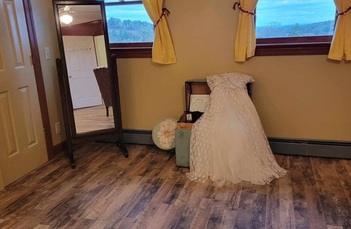 Burks Fork Bed & Breakfast | Moonlight Manor Bed and Breakfast