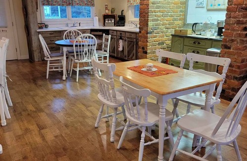 Burks Fork Bed & Breakfast | Moonlight Manor Bed and Breakfast