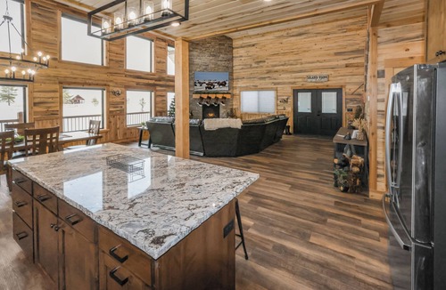 Island Park Cabin | Moonlight Meadows+AC+Hotub+WiFi+20mintoYellowstone