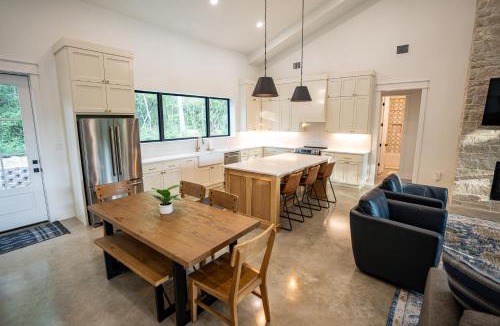 Hearne House | Moonlight Oaks Retreat