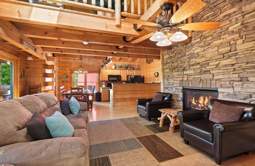 Sevierville Cabin | Moonlight Pines Lodge- 4bdrm, Pool Table, Mountain View