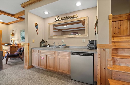 Sevierville Cabin | Moonlight Pines Lodge- 4bdrm, Pool Table, Mountain View