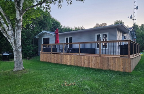 Woodville Cottage | Moonlight Retreat on Beautiful Lake Scugog