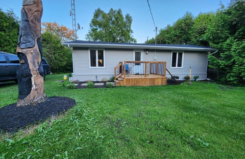 Woodville Cottage | Moonlight Retreat on Beautiful Lake Scugog