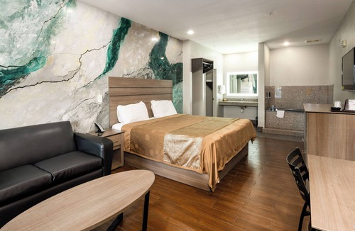 Greater Greenspoint Hotel | Moonlight Suites - Houston George Bush Intl Airport