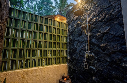 Melayang Cabin | Moonlit Jungle