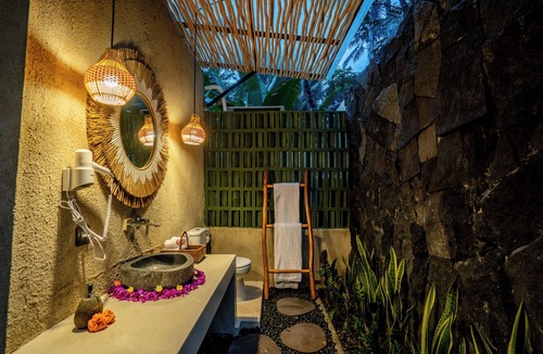 Melayang Cabin | Moonlit Jungle