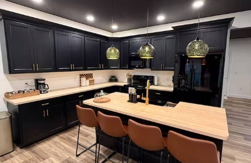 Mount Aetna Apartment | Moonlit Oasis