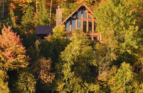 Val-des-Monts Cottage | Moonlit Peak Chalet: Stunning Lakefront w/hot tub