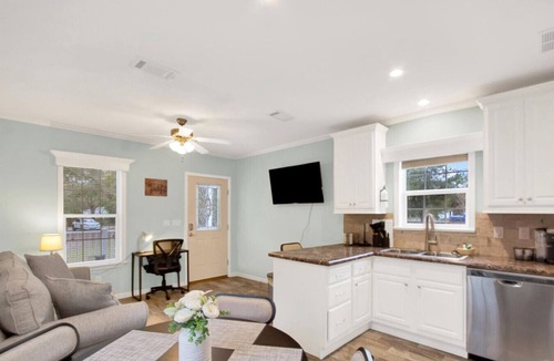 Wesley Chapel House | Moonlit Tiny Escape Hot Tub, Hammock & Fire Pit