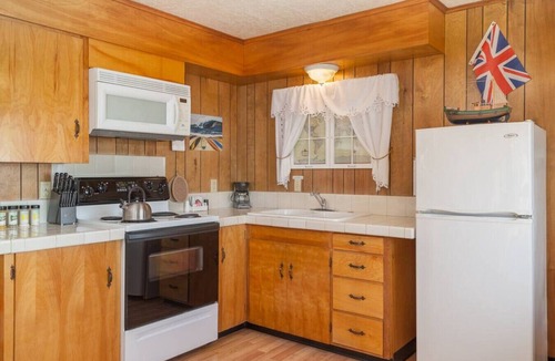 Lincoln City Apartment | Moonraker -Oceanfront, balcony, kitchen, fireplace